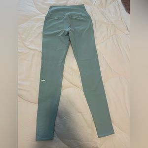 Alo Yoga 7/8 high waisted air brush leggings Size 4/6